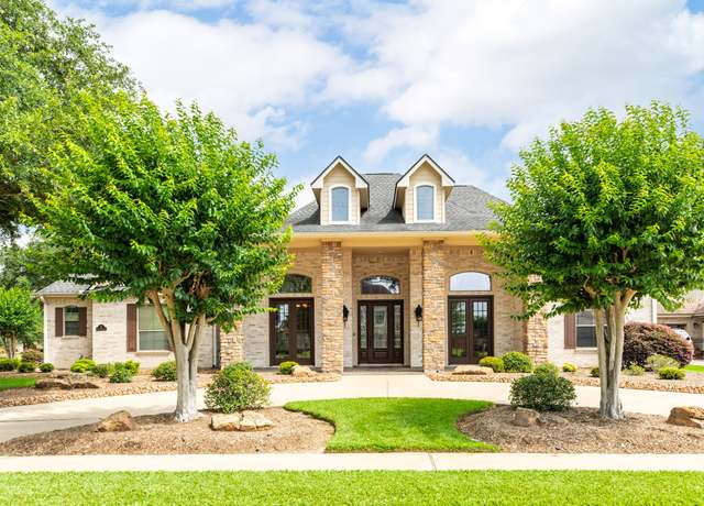 Property at 51 Northwood Ct, Lake Jackson, TX 77566, 4 beds, 4 baths