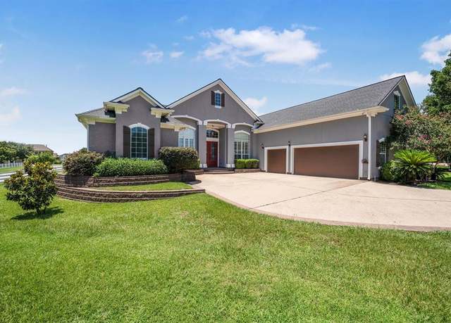 Property at 5925 Oak Leaf Ct, Conroe, TX 77304, 4 beds, 4 baths