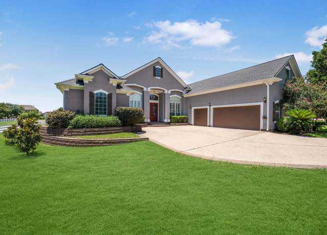 Property at 5925 Oak Leaf Ct, Conroe, TX 77304, 4 beds, 4 baths