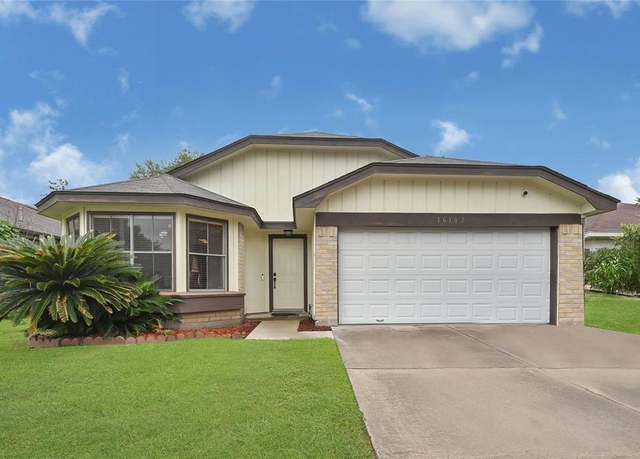 Property at 16102 Vista Del Mar Dr, Houston, TX 77083, 3 beds, 2.5 baths