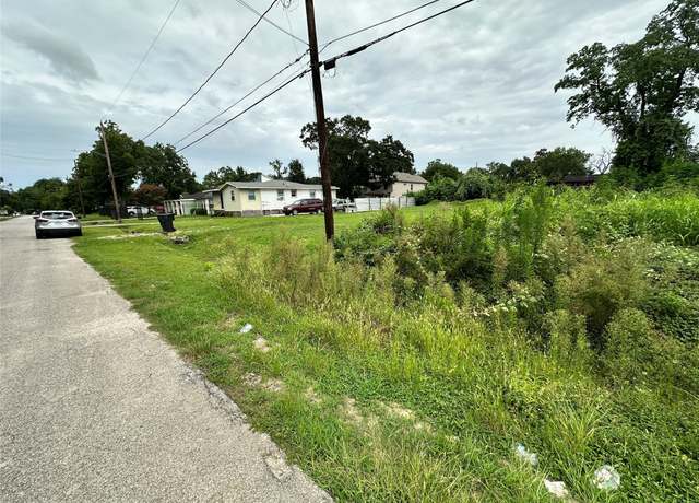 Property at 1061 South Ln, Houston, TX 77088