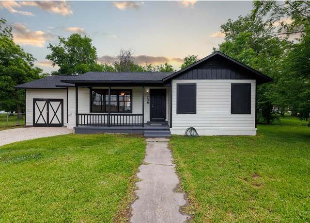 Property at 208 W Jefferson St, Trinity, TX 75862, 2 beds, 1 bath