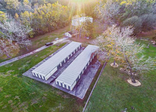 Property at 1609 Lakeland Dr, Liberty, TX 77575