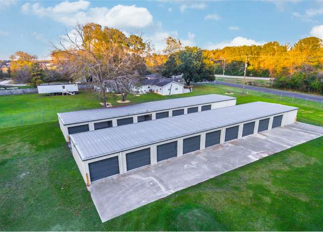 Property at 1609 Lakeland Dr, Liberty, TX 77575
