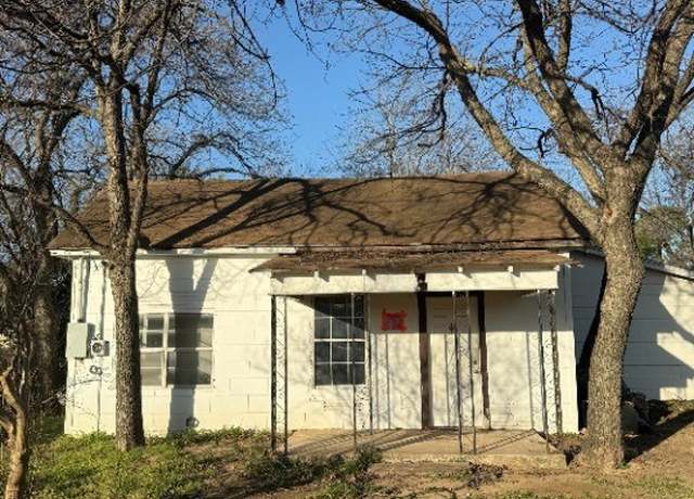 Property at 204 Dallas St, Nocona, TX 76255, 4 beds, 2 baths