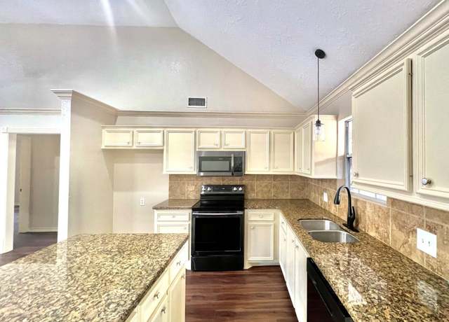 Property at 14385 Old Humble Pipeline Rd, Conroe, TX 77302, 3 beds, 2.5 baths