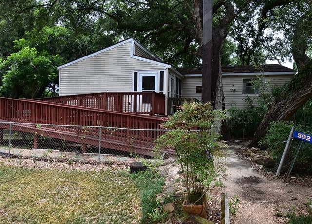 Property at 592 Paloma St, Bay City, TX 77414, 4 beds, 1 bath