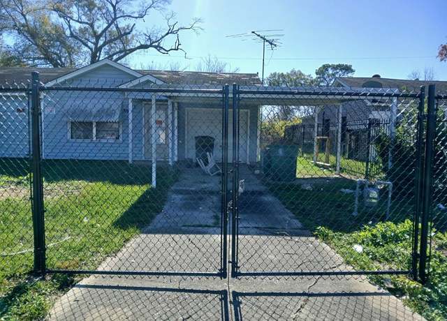 Property at 8914 Oak Knoll Ln, Houston, TX 77078, 2 beds, 1 bath