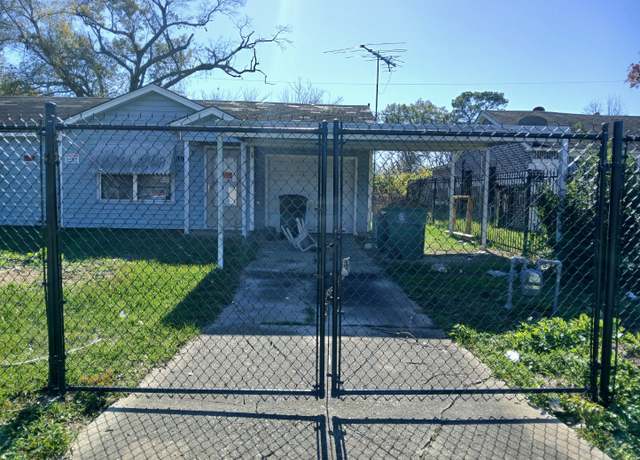 Property at 8914 Oak Knoll Ln, Houston, TX 77078, 2 beds, 1 bath