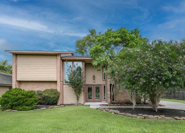 Property at 706 S Diamondhead Blvd, Crosby, TX 77532, 4 beds, 2.5 baths