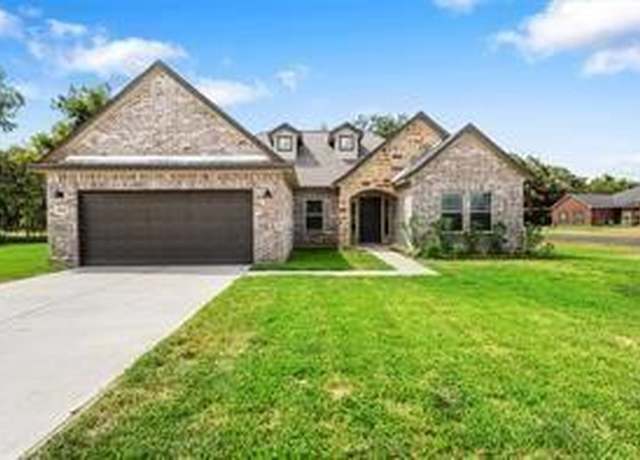Property at 229 Pecan Dr, Brazoria, TX 77422, 3 beds, 2 baths