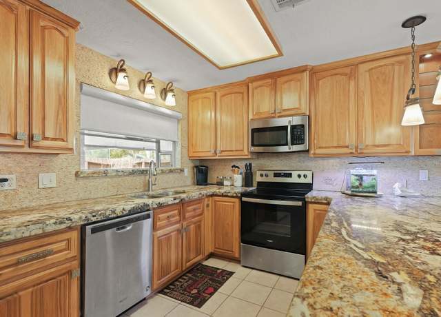 Property at 5322 Creek Shadows Dr, Houston, TX 77339, 3 beds, 2.5 baths