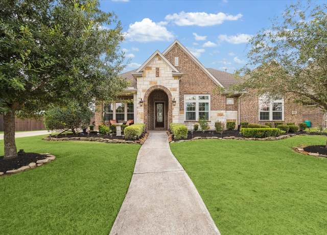 Property at 10110 Hooke Dr, Rosharon, TX 77583, 4 beds, 3.5 baths