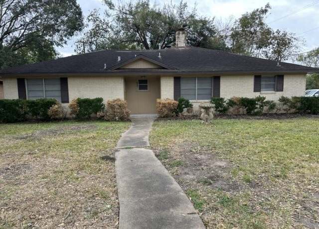 Property at 803 Golf Ct, Stafford, TX 77477, 3 beds, 2 baths