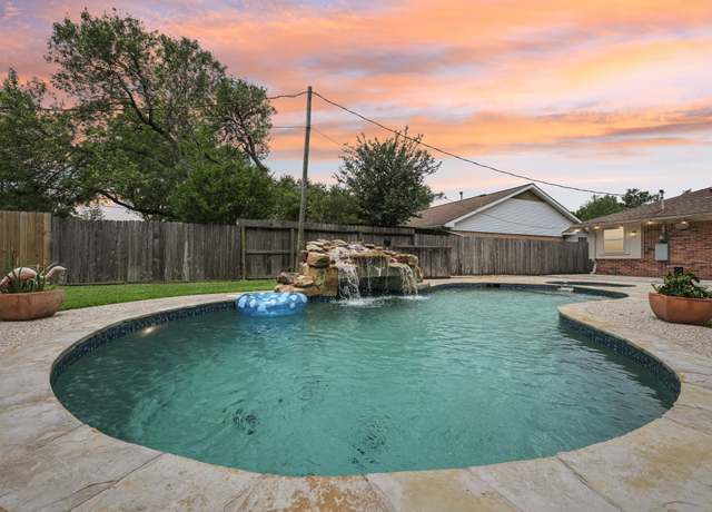 Property at 8423 Sharpview Dr, Houston, TX 77036, 3 beds, 2 baths