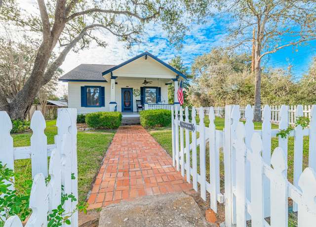 Property at 724 S Tesch St, Bellville, TX 77418, 4 beds, 3 baths