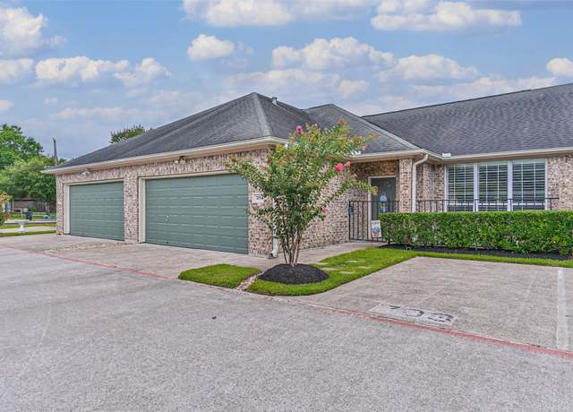 Property at 703 Cedarwood Dr, Friendswood, TX 77546, 3 beds, 2 baths