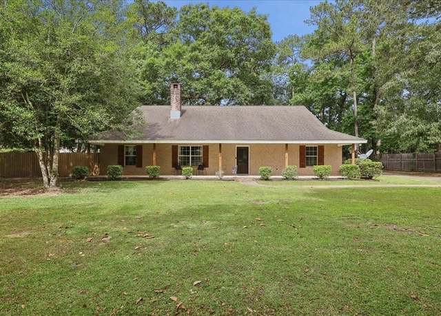 Property at 102 Jane Ln, Silsbee, TX 77656, 3 beds, 2 baths