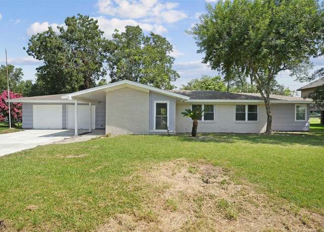 Property at 606 Meadowlawn St, La Porte, TX 77571, 4 beds, 3 baths
