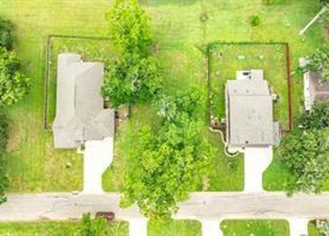Property at 320 Wood Haven Dr, West Columbia, TX 77486