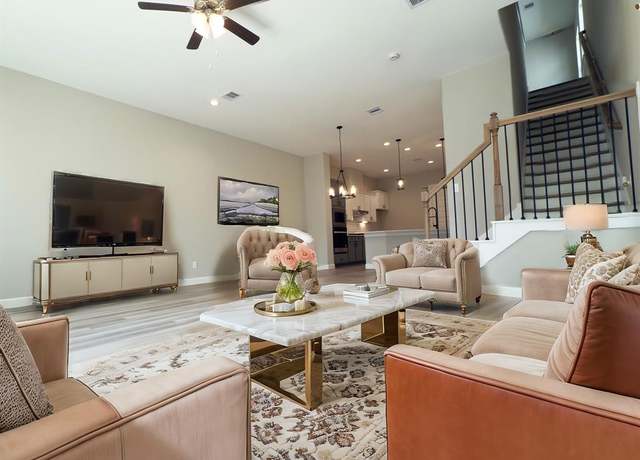 Property at 1438 B Dian St, Houston, TX 77008, 3 beds, 2.5 baths
