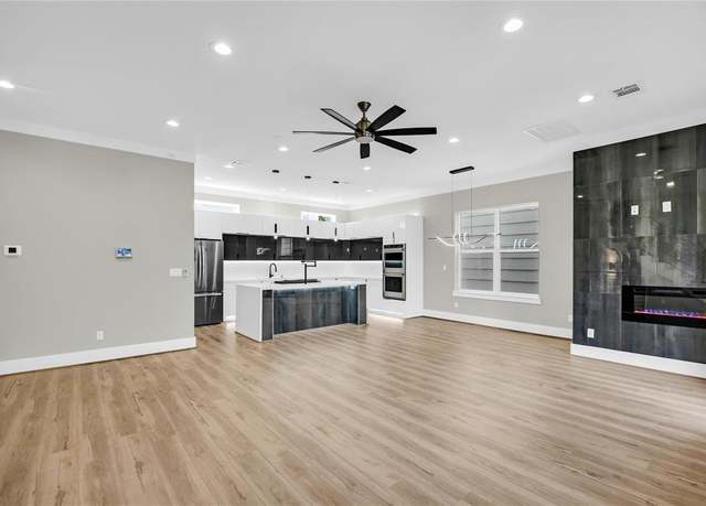 Property at 604 W 28th St Unit A, Houston, TX 77008, 3 beds, 3.5 baths