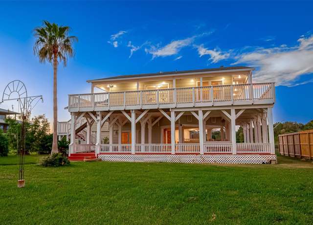Property at 510 Surf Oaks Dr, Seabrook, TX 77586, 4 beds, 4 baths
