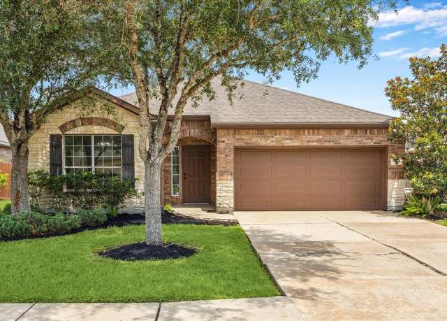 Property at 3105 W Trail Dr, Pearland, TX 77584, 3 beds, 2 baths