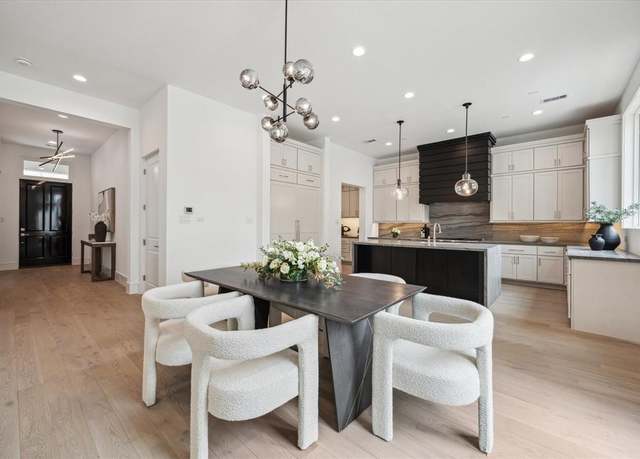 Property at 5 Wentworth Green Way, Houston, TX 77027, 4 beds, 4.5 baths