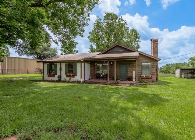 Property at 1205 W Houston Ave W, Crockett, TX 75835, 3 beds, 2.5 baths