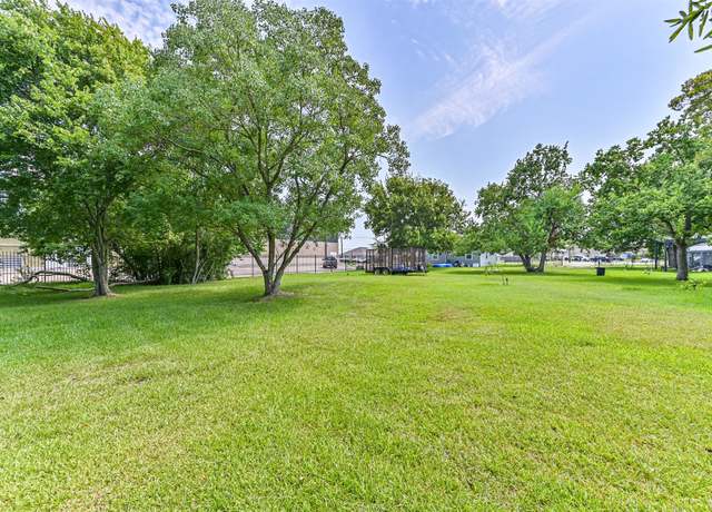 Property at 1400 South Broadway, La Porte, TX 77571, 2 beds, 1 bath