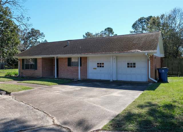 Property at 213 Anglewood Cts, Angleton, TX 77515, 3 beds, 2 baths