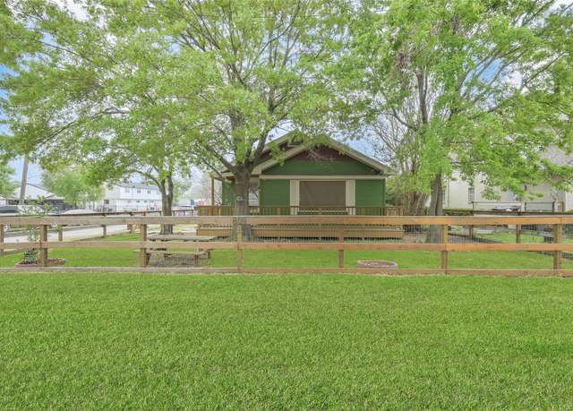 Property at 809 Keene St, Universal City, TX 77547, 2 beds, 1 bath