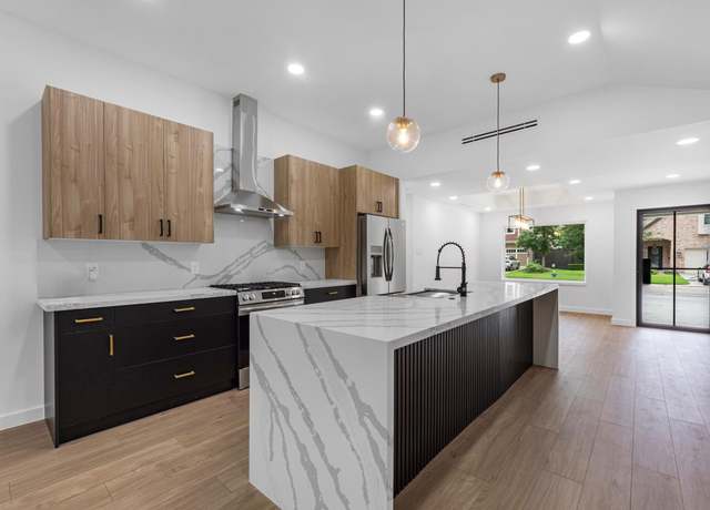 Property at 1826 Woodcrest Dr, Houston, TX 77018, 3 beds, 2 baths