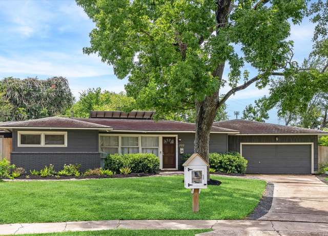 Property at 1522 Glen Oaks St, Houston, TX 77008, 3 beds, 2 baths