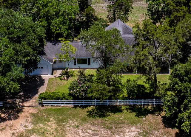 Property at 2231 Us Hwy 90, Schulenburg, TX 78956, 2 beds, 2.5 baths