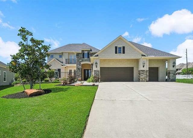 Property at 5924 Oak Leaf Ct, Conroe, TX 77304, 3 beds, 3.5 baths