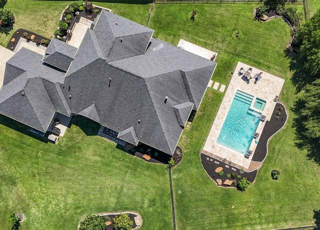 Property at 5924 Oak Leaf Ct, Conroe, TX 77304, 3 beds, 3.5 baths
