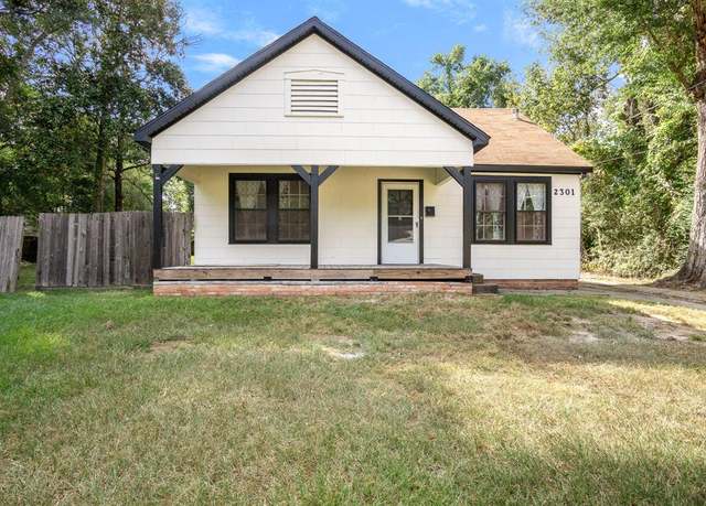 Property at 2301 W Lucas Dr, Beaumont, TX 77706, 3 beds, 2 baths