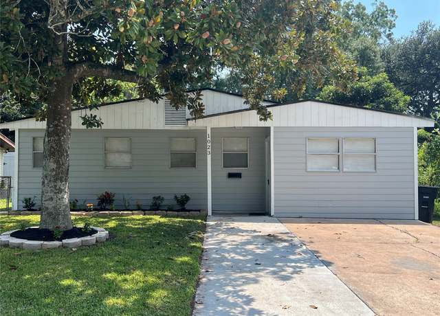 Property at 1023 W Snyder St, Alvin, TX 77511, 4 beds, 2 baths