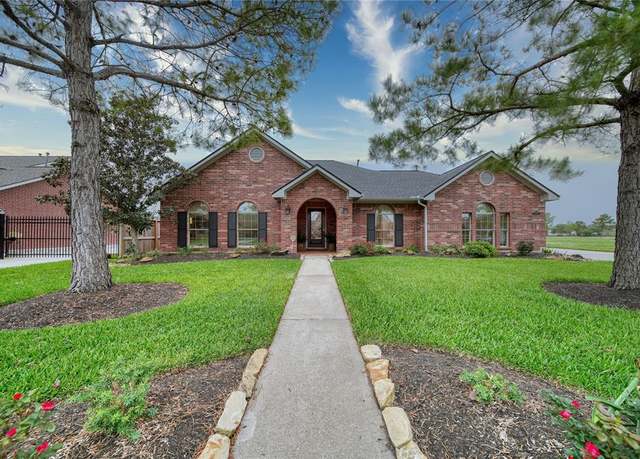 Property at 1711 Tempe St, League City, TX 77573, 3 beds, 2 baths