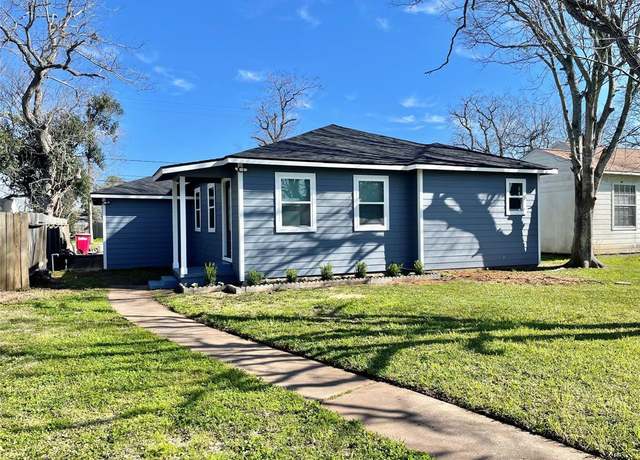 Property at 1526 W 8th St, Freeport, TX 77541, 2 beds, 2 baths