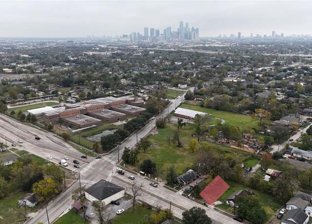 Property at 2917 Altoona St, Houston, TX 77026