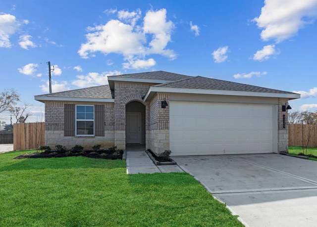 Property at 330 Amy St, Angleton, TX 77515, 3 beds, 2 baths