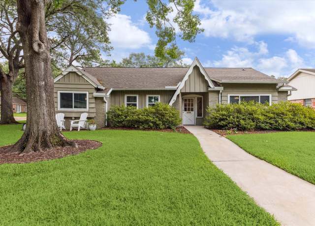 Property at 10050 Locke Lane Ln, Houston, TX 77042, 3 beds, 2.5 baths