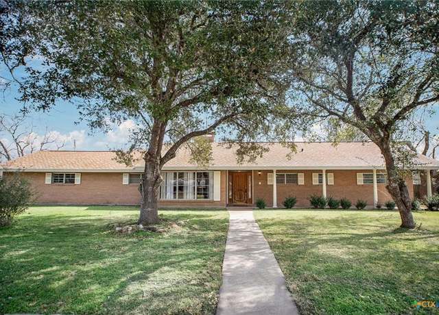 Property at 546 Brookhollow Dr, Port Lavaca, TX 77979, 4 beds, 2.5 baths