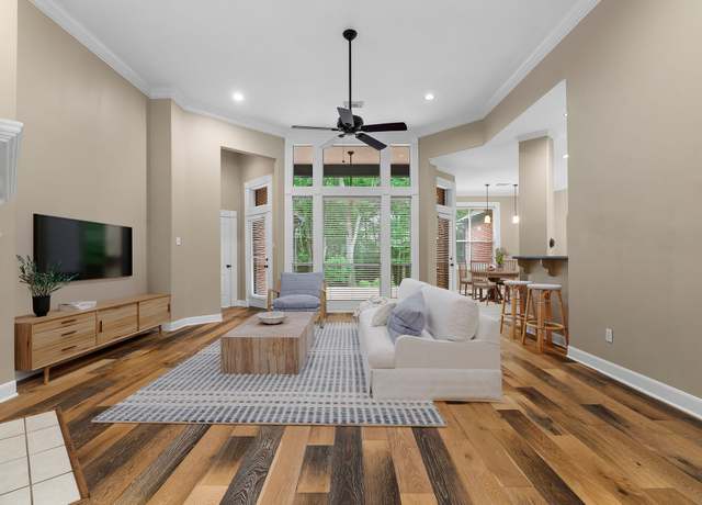 Property at 117 Lake View Cir, Montgomery, TX 77356, 3 beds, 2.5 baths