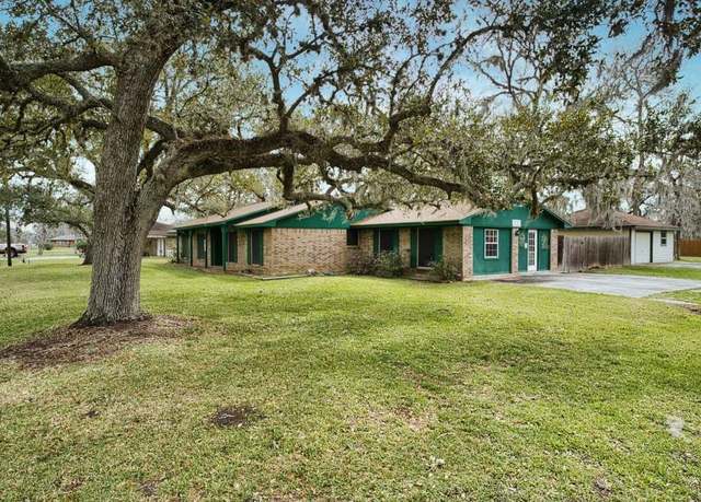 Property at 810 Mulberry Ln, Brazoria, TX 77422, 3 beds, 2 baths