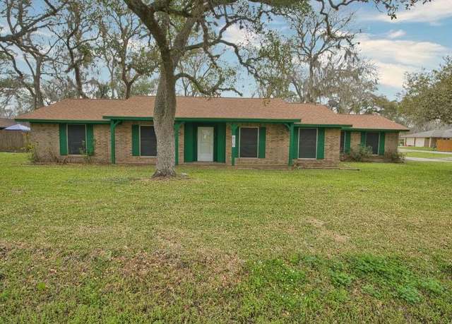 Property at 810 Mulberry Ln, Brazoria, TX 77422, 3 beds, 2 baths