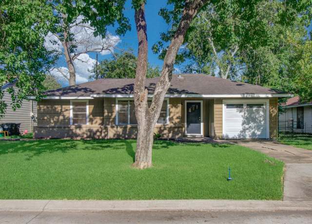 Property at 1708 S Park Dr, Alvin, TX 77511, 3 beds, 1 bath